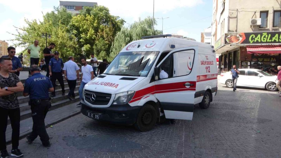 Günün Kahramanı: Canı Pahasına Şiddet Gören Kadını Kurtardı