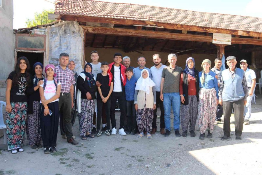 Evlatlarını Dualarla, Gururla Askere Uğurladılar