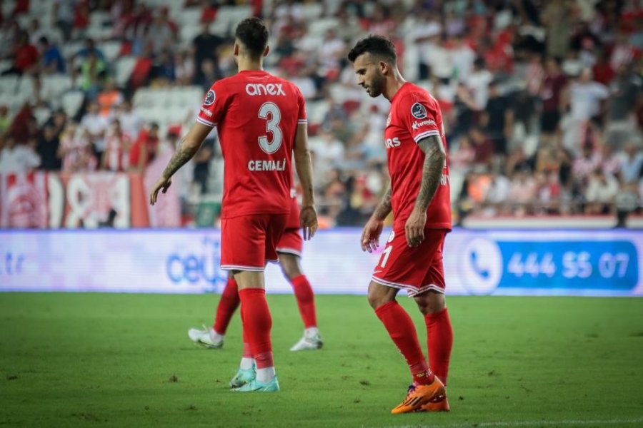 Antalyaspor Son 2 Haftada Kalesinde 7 Gol Gördü