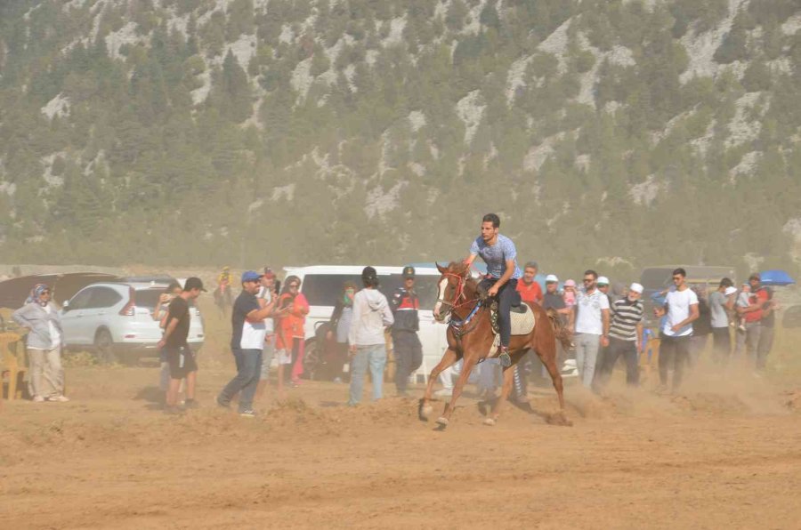 Antalya’da Rahvan Atlar Nefes Kesti