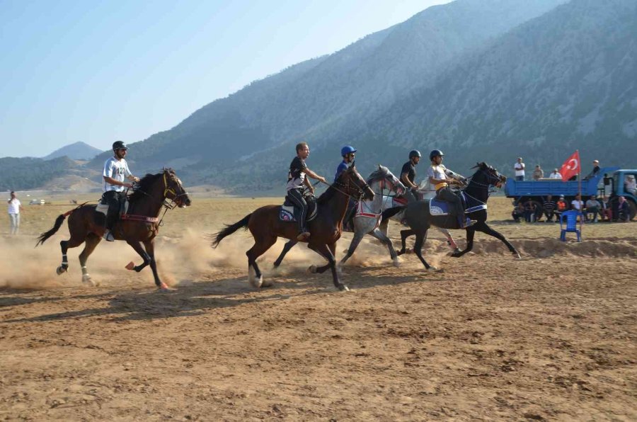 Antalya’da Rahvan Atlar Nefes Kesti