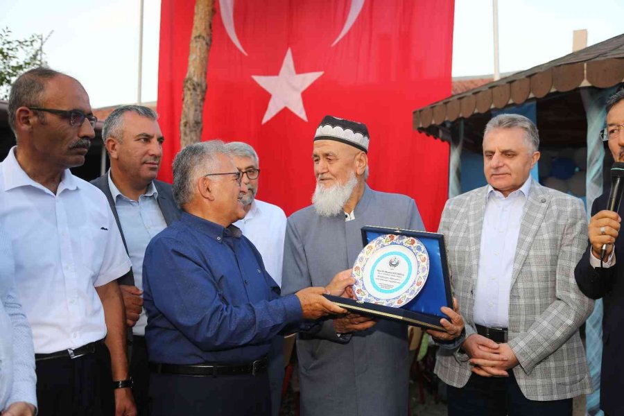 Büyükkılıç, Doğu Türkistanlı Çocukların Sünnet Heyecanına Ortak Oldu