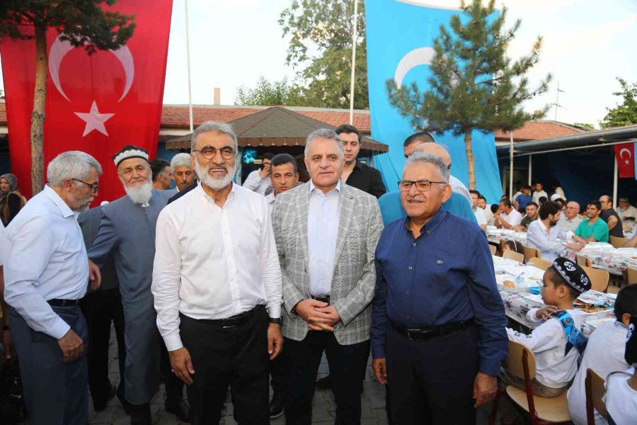 Büyükkılıç, Doğu Türkistanlı Çocukların Sünnet Heyecanına Ortak Oldu