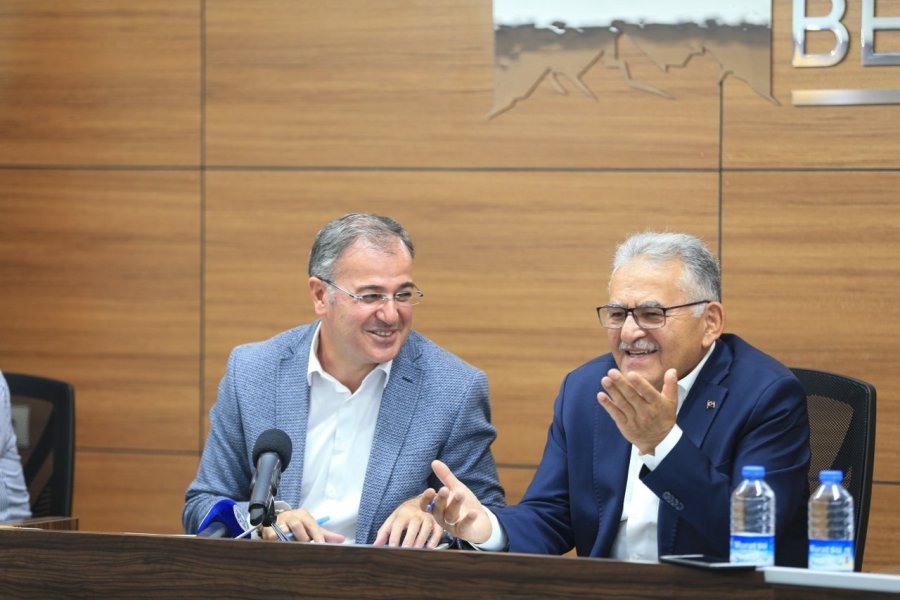 Başkan Büyükkılıç, Hacılar’da Muhtarları Dinledi