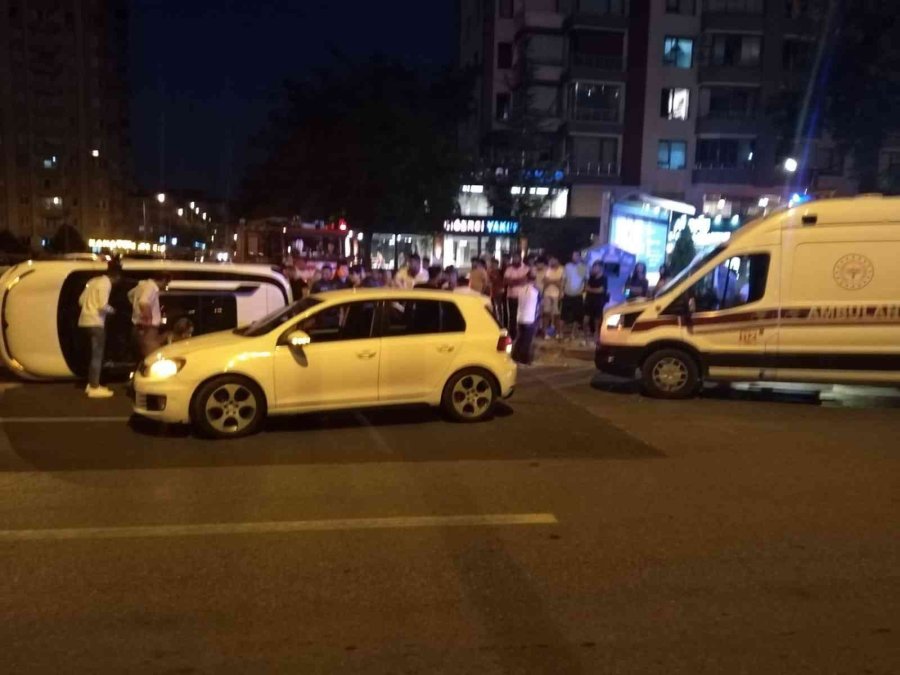 Otomobiller Çarpıştı: 1 Yaralı