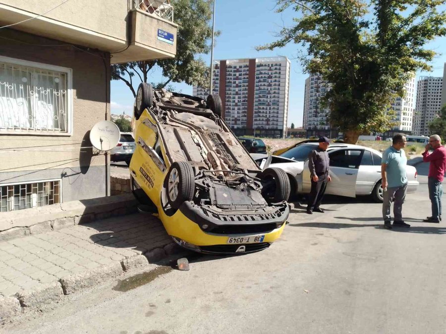 Kayseri’de Otomobille Çarpışan Taksi Takla Attı: 1 Yaralı