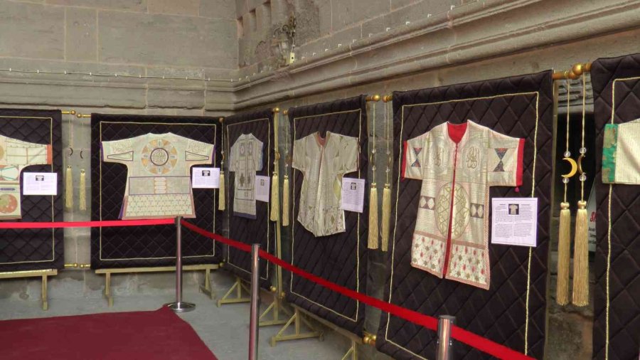 Sırrı Çözülemeyen ‘tılsımlı Gömlekler’ Kayseri’de Sergilendi