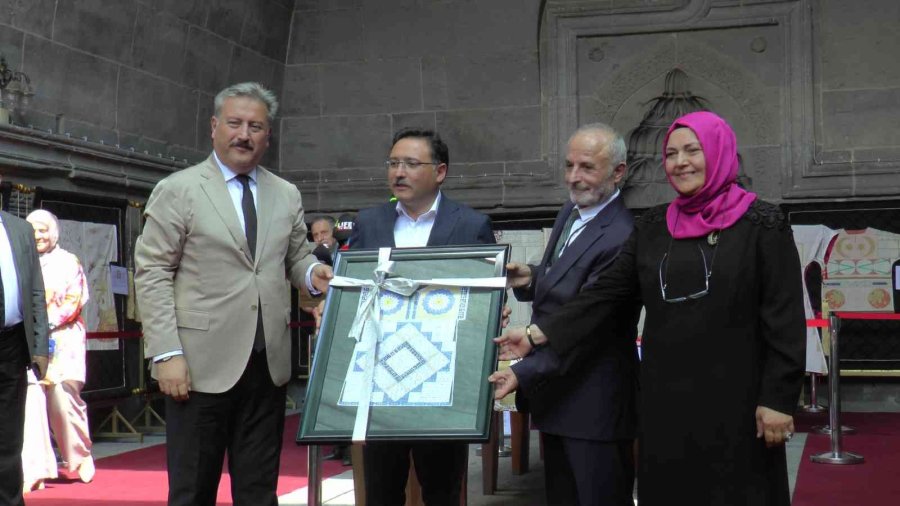 Sırrı Çözülemeyen ‘tılsımlı Gömlekler’ Kayseri’de Sergilendi
