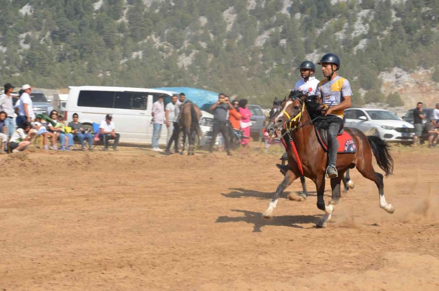 Antalya’da Rahvan Atlar Nefes Kesti
