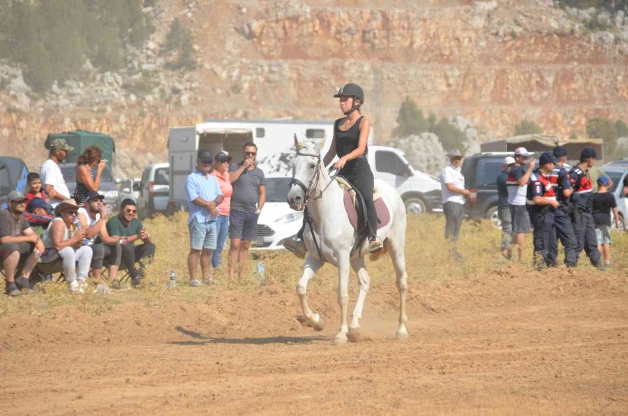 Antalya’da Rahvan Atlar Nefes Kesti