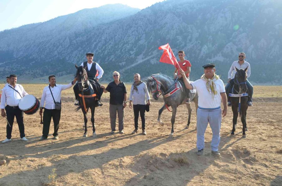 Antalya’da Rahvan Atlar Nefes Kesti