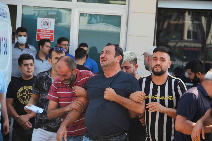 Genç Motosiklet Sürücüsünün Hayatını Kaybettiği Kaza Anı Kamerada