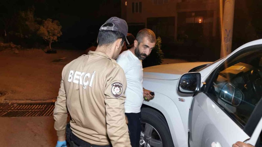 Durdurulan Kamyonetten Ruhsatsız Tabanca Çıktı