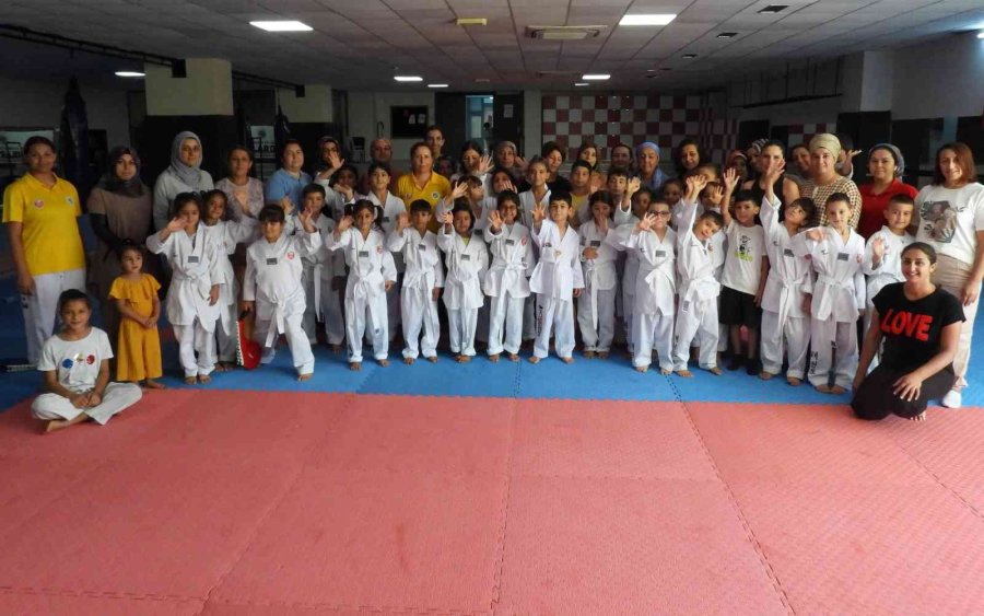 Anneler Çocuklarıyla Tekvando Yaptı