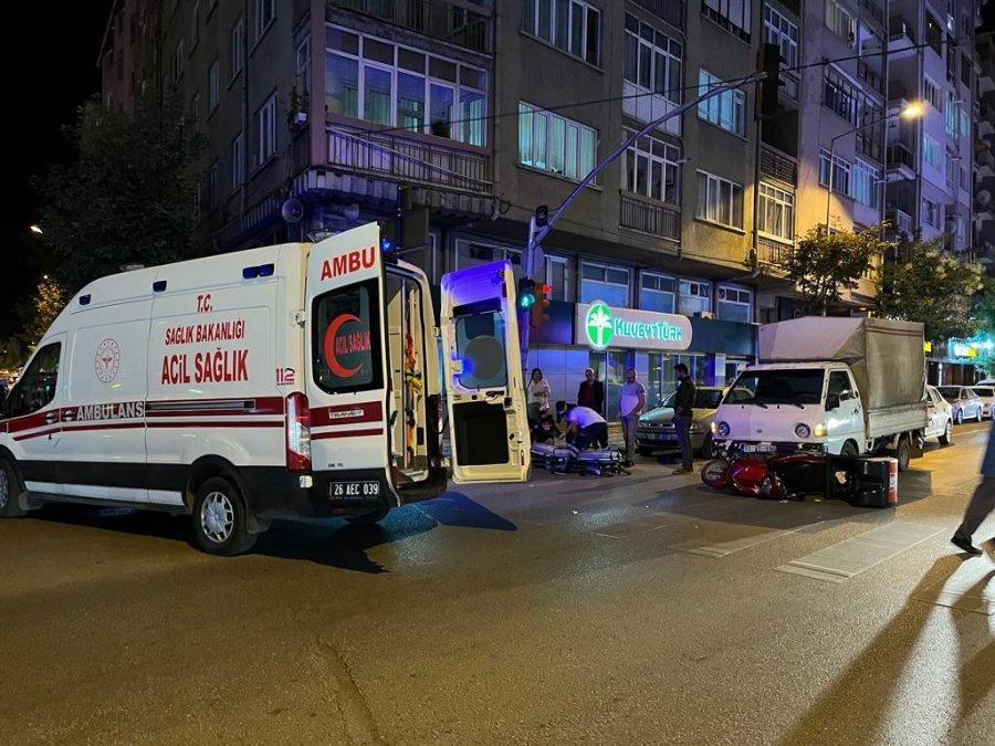 Kamyonetin Çarptığı Motosiklet Sürücüsü Yaralandı