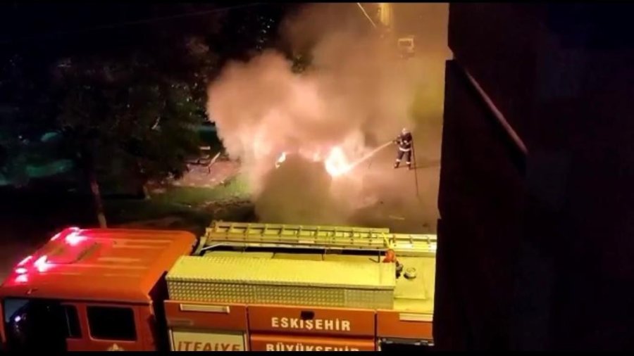 Park Halindeki Otomobil Alevlere Teslim Oldu