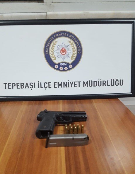 Aranması Olan 2 Şüpheli Silahla Birlikte Yakalandı