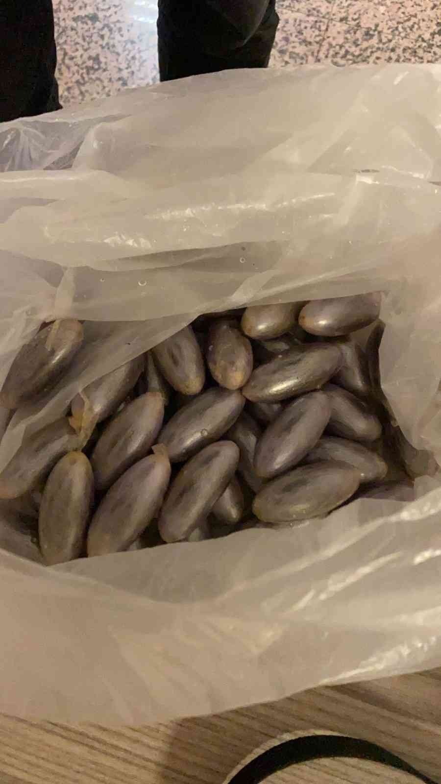 Fas Uyruklu Yolcunun Midesinde 100 Kapsül Macun Esrar Yakalandı