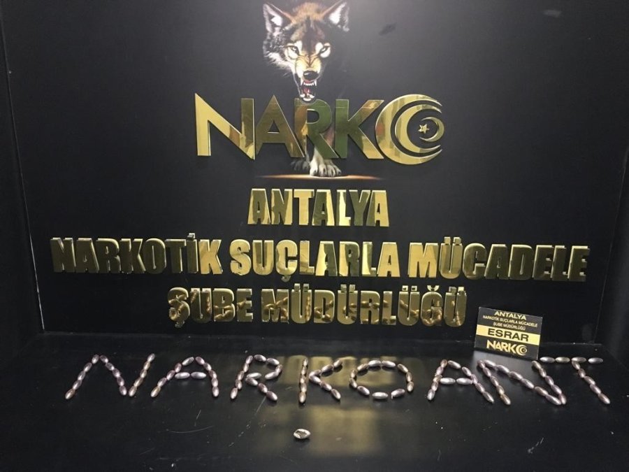 Fas Uyruklu Yolcunun Midesinde 100 Kapsül Macun Esrar Yakalandı