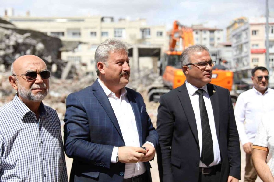 60 Yıllık Dedeman Ortaokulu Yıkıldı