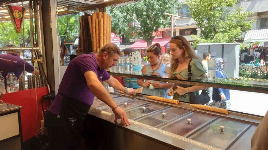 Sıcak Havalar Dondurmacıları Sevindirdi