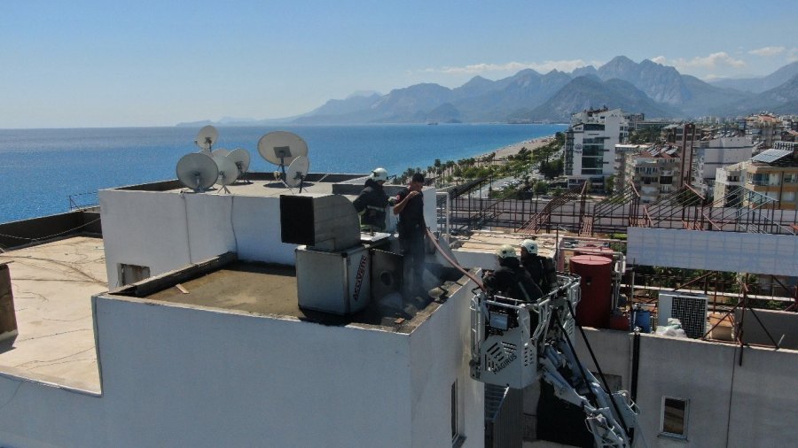 Oteldeki Baca Yangını Korkuttu