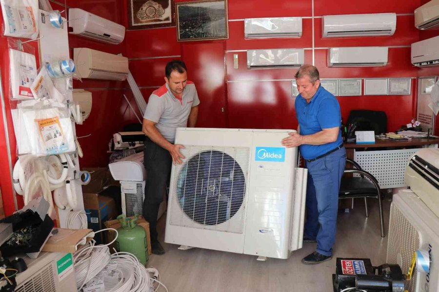 50 Kiloluk Klima Motorunu Tek Başına Çalan Kadın Görenleri Hayrete Düşürdü