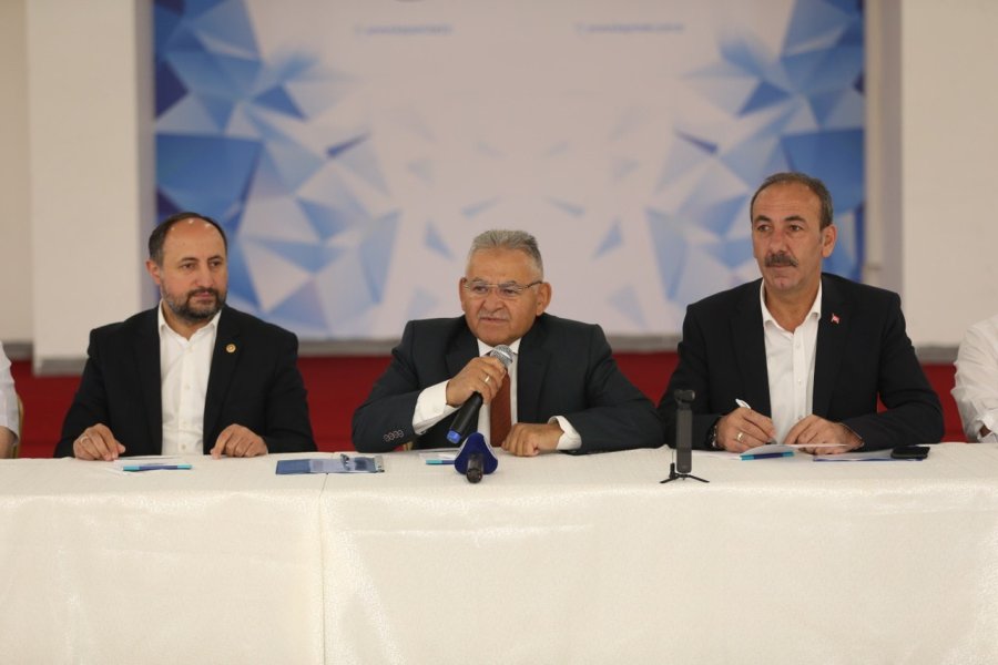 Tomarza’da Muhtarlarla Buluşan Büyükkılıç: "hizmetten Hizmete Koşuyoruz"