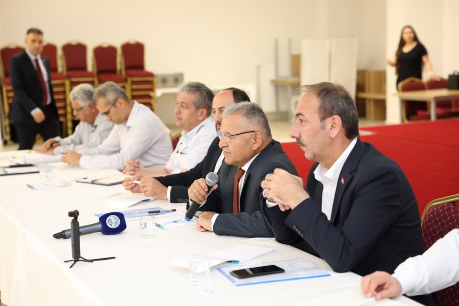 Tomarza’da Muhtarlarla Buluşan Büyükkılıç: "hizmetten Hizmete Koşuyoruz"