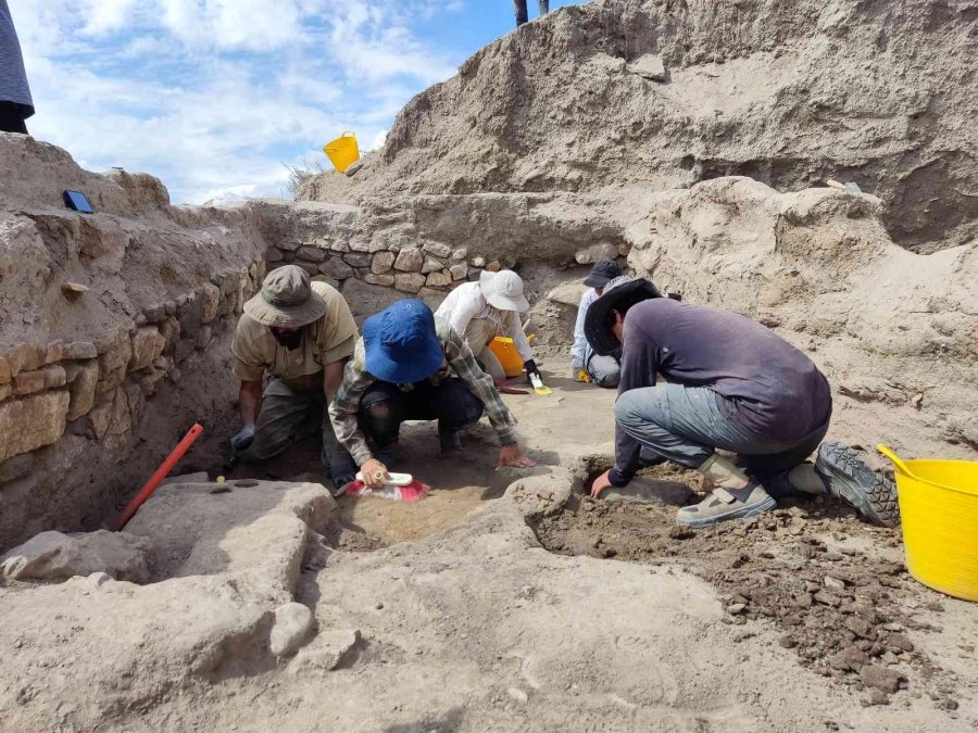 Şarhöyük’te Bulunan 6 Bin Yıllık Parçalar Tarihe Işık Tutacak