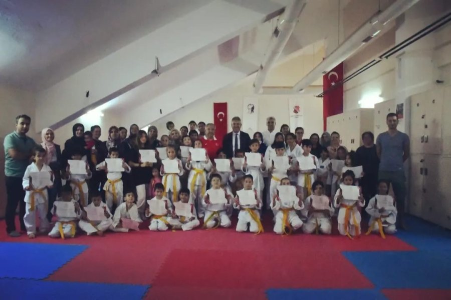 Minik Tekvandocuların Sertifika Sevinci