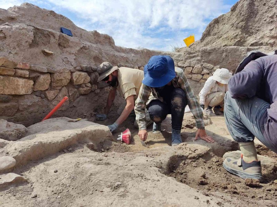 Şarhöyük’te Bulunan 6 Bin Yıllık Parçalar Tarihe Işık Tutacak
