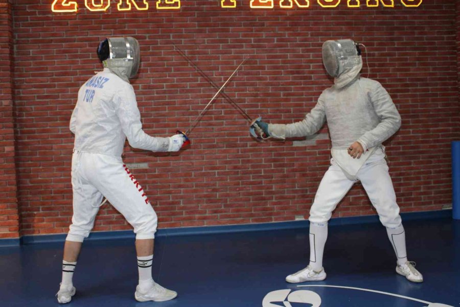 Genç Yaşında Elde Ettiği Başarılar İle Eskrim Sporunda Adını Tarihe Yazdırıyor