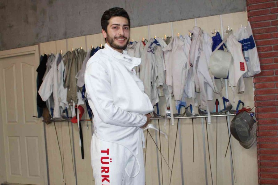 Genç Yaşında Elde Ettiği Başarılar İle Eskrim Sporunda Adını Tarihe Yazdırıyor