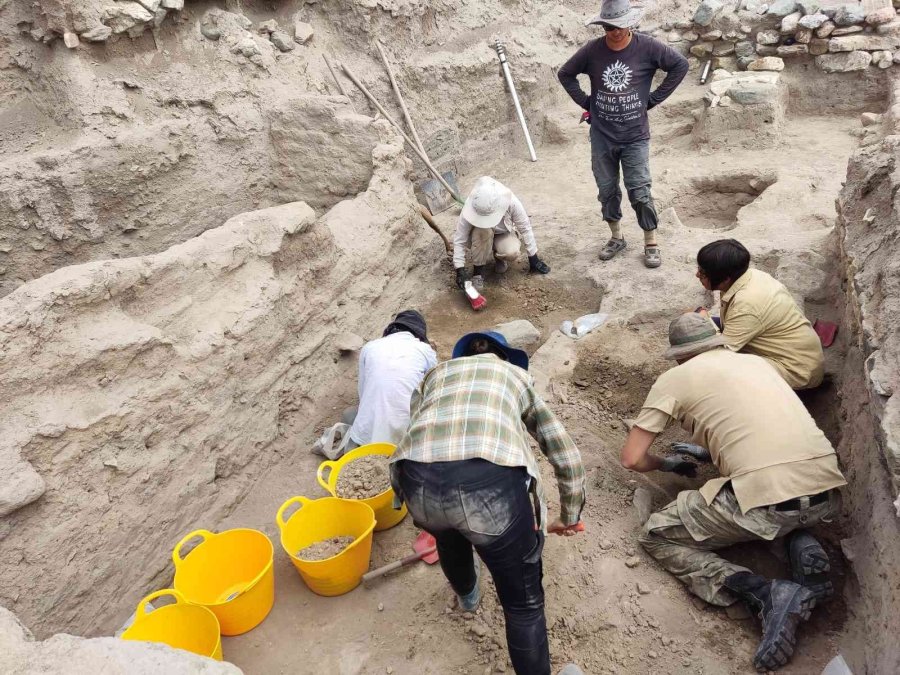 Şarhöyük’te Bulunan 6 Bin Yıllık Parçalar Tarihe Işık Tutacak