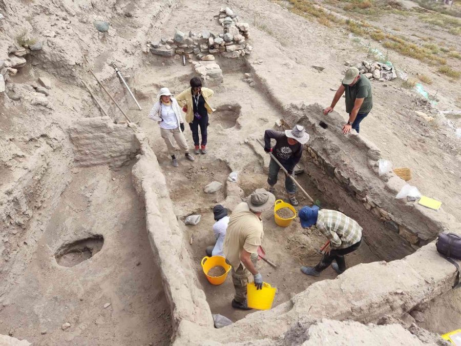 Şarhöyük’te Bulunan 6 Bin Yıllık Parçalar Tarihe Işık Tutacak
