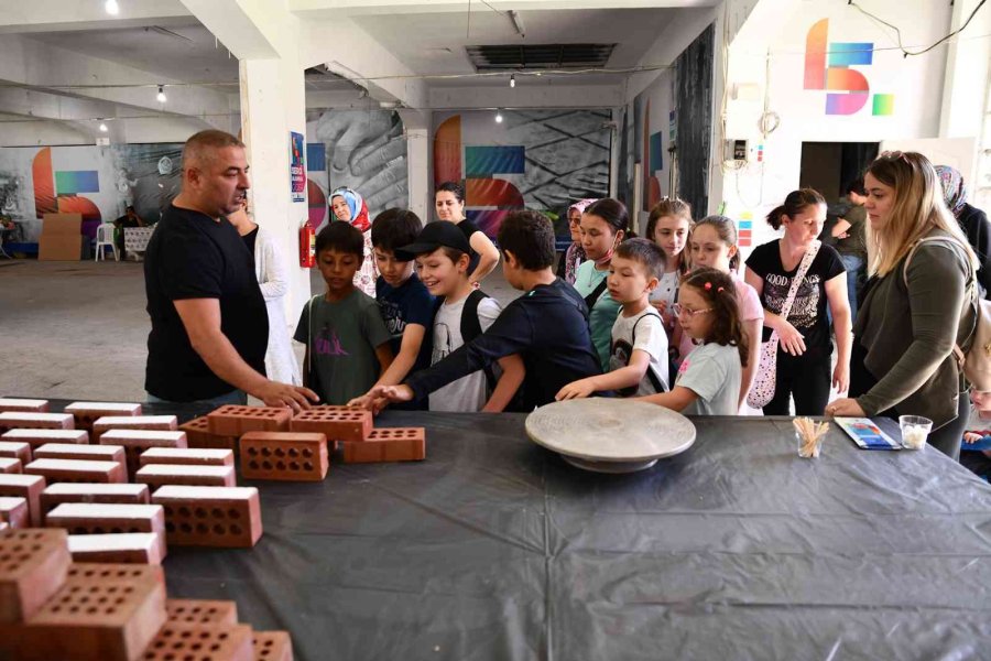 Çocuklar Toprağı Çok Seviyor