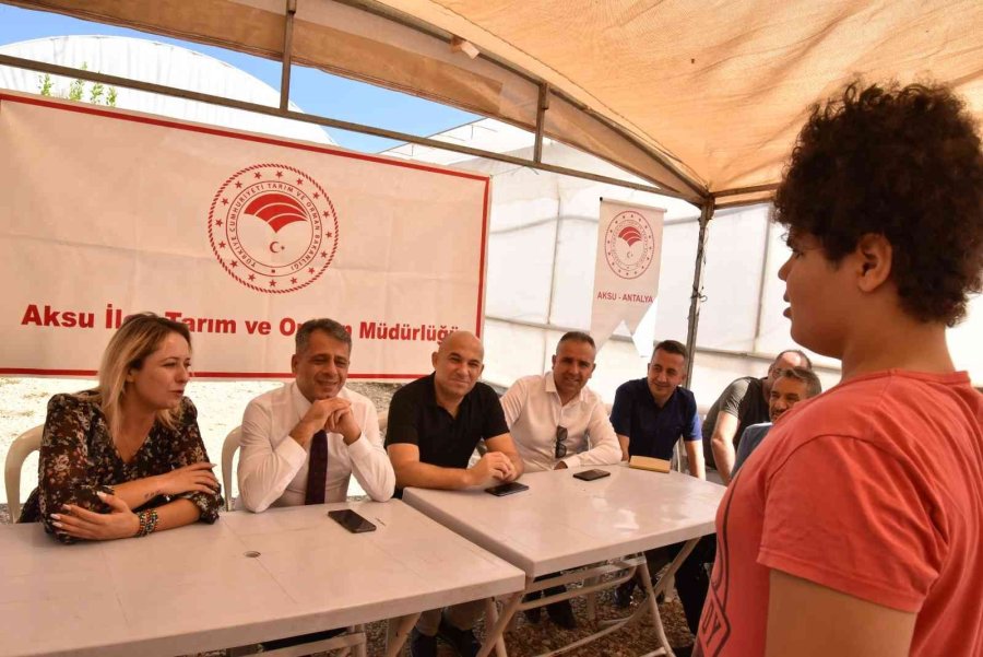 Otizmli Gençler Domates Serasına Faydalı Böcek Bıraktı