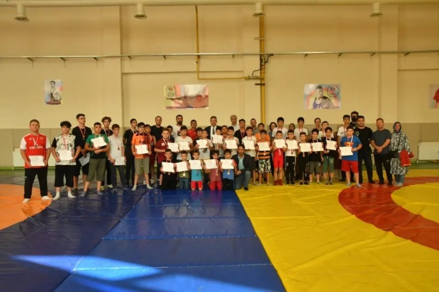 Gsb Spor Okulları Yaz Döneminde Güreşçiler Sertifikalarını Aldı