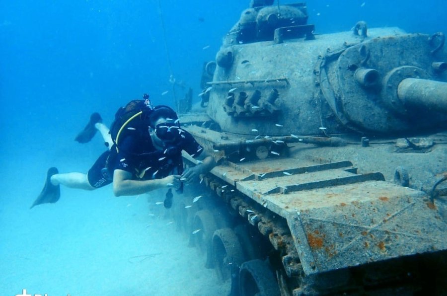 Eskişehirli Dalgıçlar 20 Metre Derinlikteki Kargo Uçağı Ve Tankı Fotoğrafladı