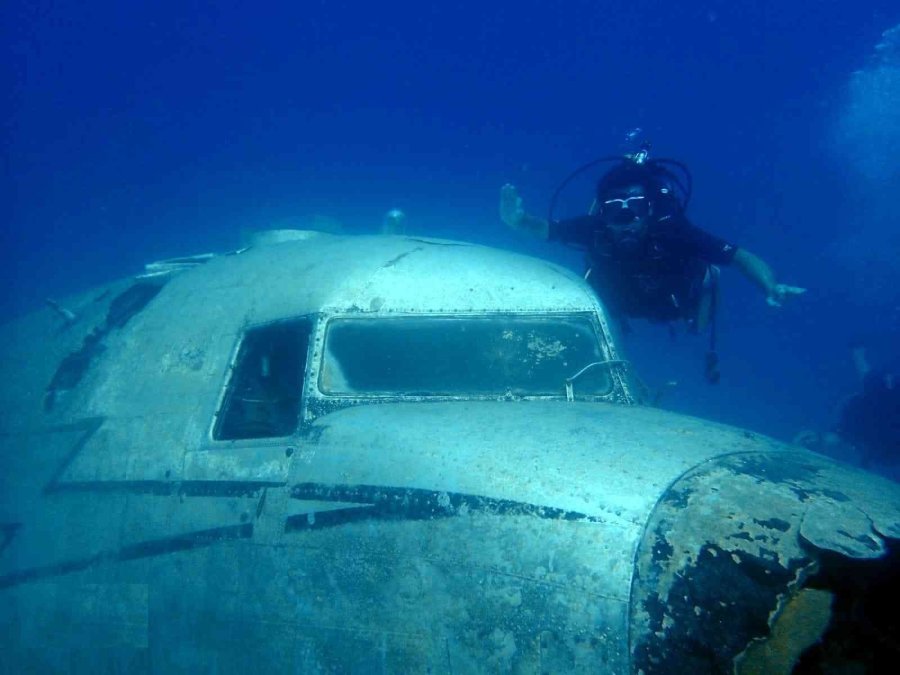 Eskişehirli Dalgıçlar 20 Metre Derinlikteki Kargo Uçağı Ve Tankı Fotoğrafladı