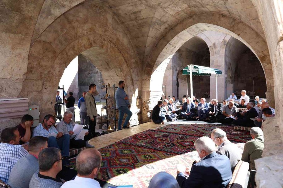 Başkan Büyükkılıç, Tarihi Sultanhanı’nda Bünyanlı Muhtarlarla Buluştu