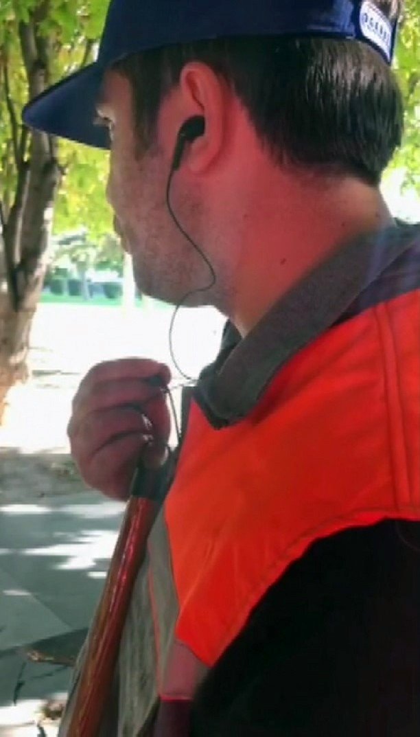 Temizlikçi Kılığına Giren Polisin Takip Ettiği Şahıstan Uyuşturucu Çıktı