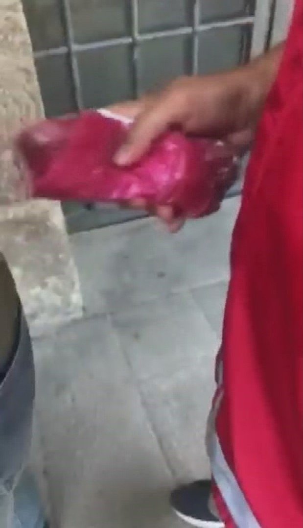 Temizlikçi Kılığına Giren Polisin Takip Ettiği Şahıstan Uyuşturucu Çıktı