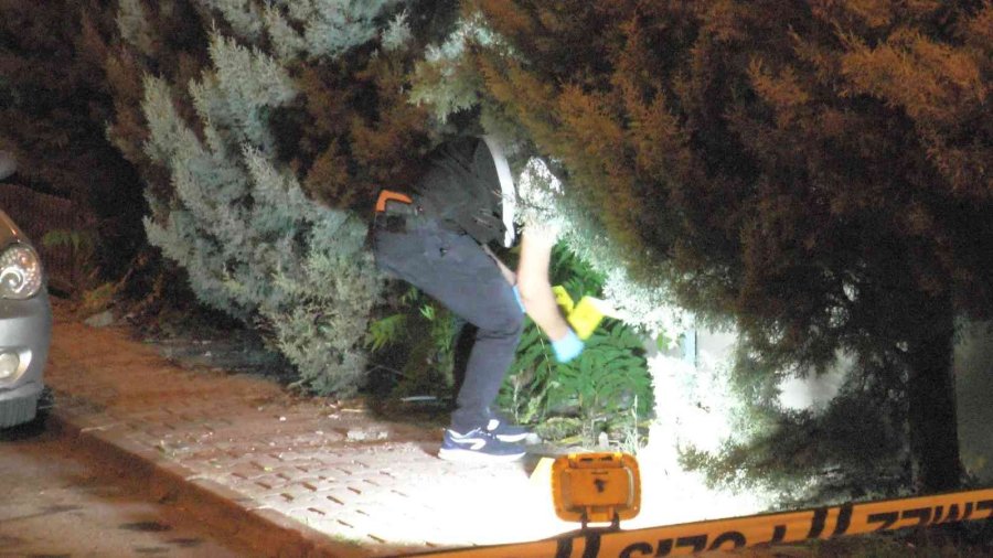 Kıraathanenin Önünde Silahlı Saldırıya Uğradı