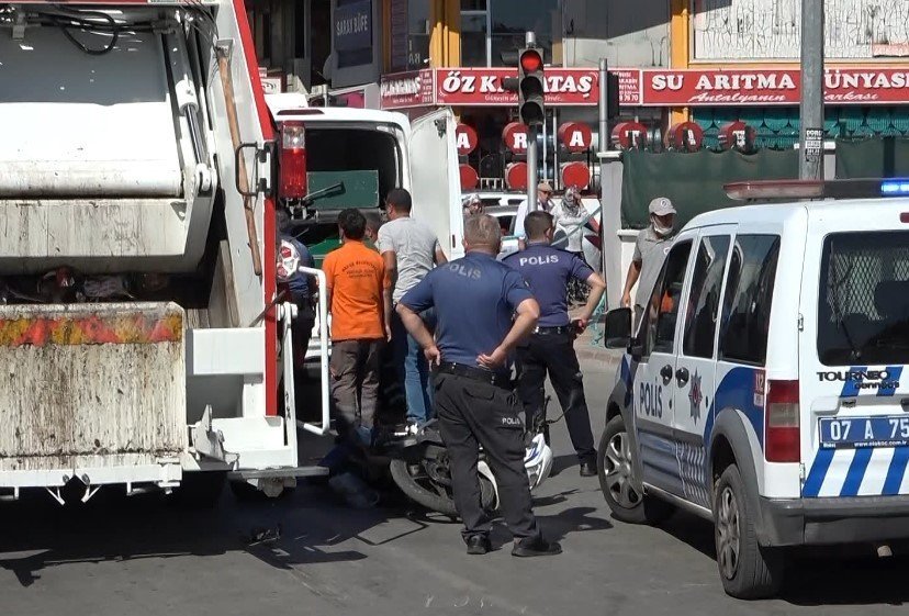 Çöp Kamyonunun Altında Kalan Motosiklet Sürücüsü Öldü