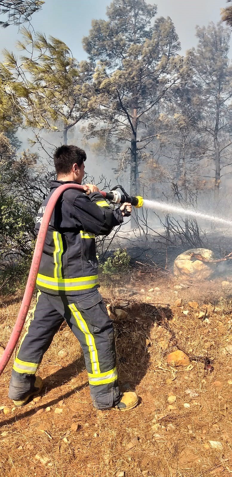 Büyükşehir İtfaiyesi Mersin’de Alevlere Müdahale Etti