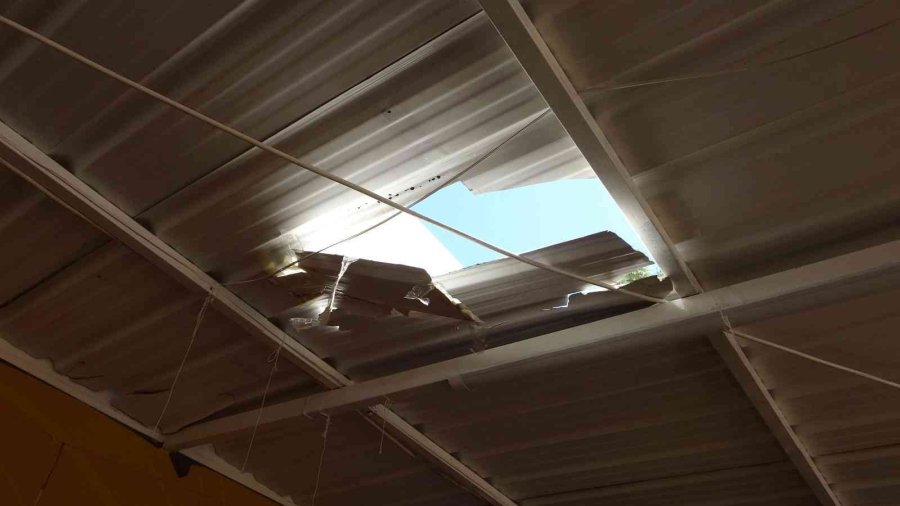 Balkondan Marketin İçine Düştü, Görenlerin Yürekleri Ağızlarına Geldi