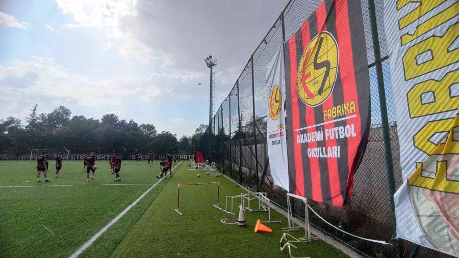 Yasağını Kaldıran Eskişehirspor’dan Altyapıya 320 Futbolcu