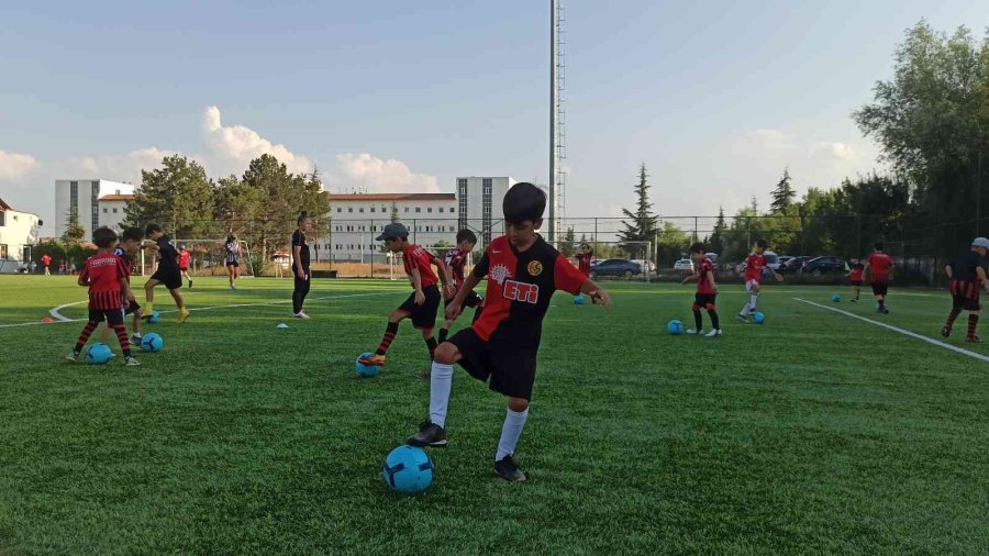 Yasağını Kaldıran Eskişehirspor’dan Altyapıya 320 Futbolcu